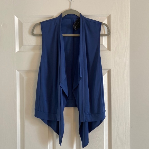 BCBG vest - Picture 1 of 6